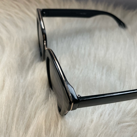 Chic Black Square Sunglasses - Picture 3 of 4